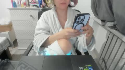 Snapshot of angel_lee__ chatting on 01.17.25 angel_lee__ online show from 01.17.25