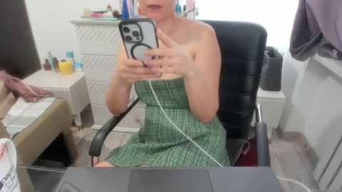 Snapshot of angel_lee__ chatting on 02.16.25 angel_lee__ online show from 02.16.25