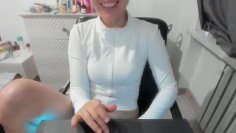 Snapshot of angel_lee__ chatting on 03.12.25 angel_lee__ online show from 03.12.25