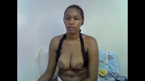 Snapshot of angel_mia5 chatting on 11.19.25 angel_mia5 online show from 11.19.25