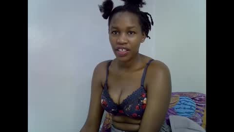 Snapshot of angel_mia5 chatting on 11.25.25 angel_mia5 online show from 11.25.25