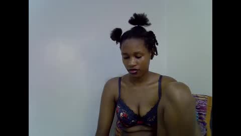 Snapshot of angel_mia5 chatting on 11.25.25 angel_mia5 online show from 11.25.25