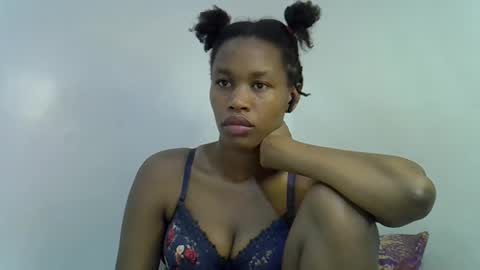 Snapshot of angel_mia5 chatting on 11.27.25 angel_mia5 online show from 11.27.25