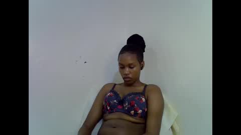 Snapshot of angel_mia5 chatting on 12.18.25 angel_mia5 online show from 12.18.25