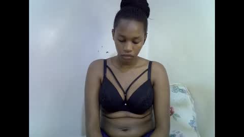 Snapshot of angel_mia5 chatting on 12.22.25 angel_mia5 online show from 12.22.25