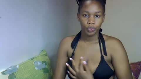 Snapshot of angel_mia5 chatting on 06.21.26 angel_mia5 online show from 06.21.26