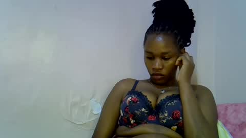 Snapshot of angel_mia5 chatting on 07.28.26 angel_mia5 online show from 07.28.26