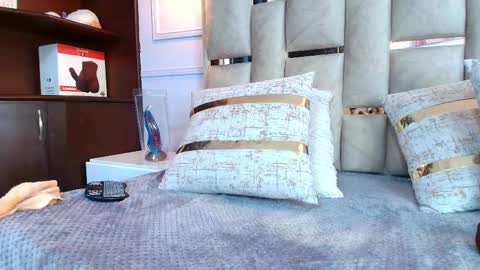 Nicolle  online show from 02.22.25