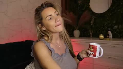 Anysia online show from 12.16.25