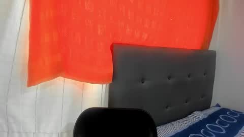 Snapshot of angela_nix chatting on 10.23.25 angela_nix online show from 10.23.25