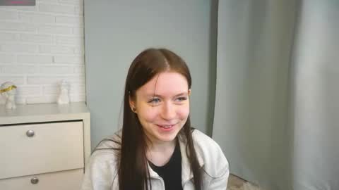 Snapshot of angelapratt chatting on 04.14.26 angelapratt online show from 04.14.26