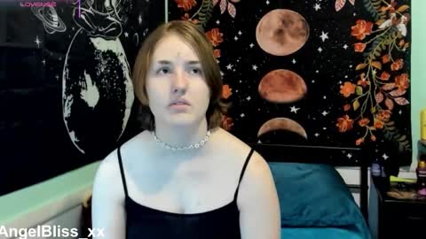 Snapshot of angelbliss_xx chatting on 11.22.25 Angel online show from 11.22.25