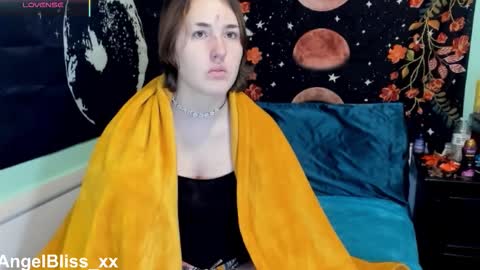 Snapshot of angelbliss_xx chatting on 11.23.25 Angel online show from 11.23.25