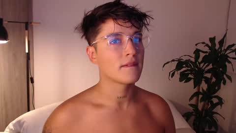 Snapshot of angelcossio chatting on 01.10.25 Angel online show from 01.10.25