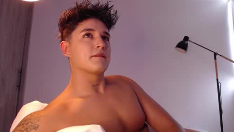 Snapshot of angelcossio chatting on 09.11.25 Angel online show from 09.11.25