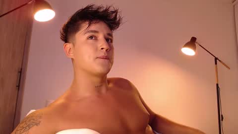 Snapshot of angelcossio chatting on 10.05.25 Angel online show from 10.05.25