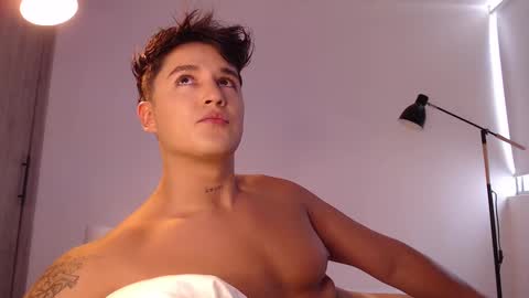 Snapshot of angelcossio chatting on 10.06.25 Angel online show from 10.06.25