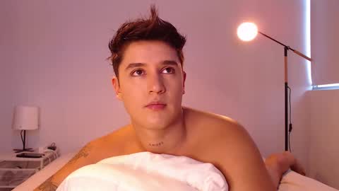 Snapshot of angelcossio chatting on 11.07.25 Angel online show from 11.07.25