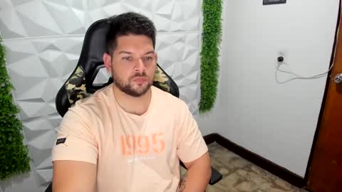 Snapshot of angelcute3 chatting on 02.08.25 angel online show from 02.08.25