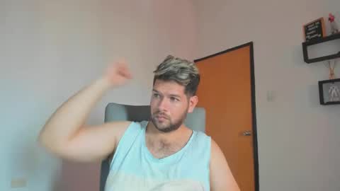 Snapshot of angelcute3 chatting on 09.22.25 angel online show from 09.22.25