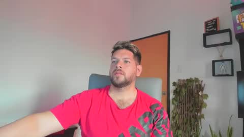 Snapshot of angelcute3 chatting on 10.08.25 angel online show from 10.08.25