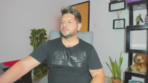 Snapshot of angelcute3 chatting on 10.11.25 angel online show from 10.11.25