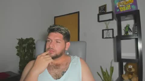 Snapshot of angelcute3 chatting on 10.13.25 angel online show from 10.13.25