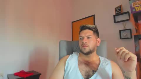 Snapshot of angelcute3 chatting on 10.29.25 angel online show from 10.29.25