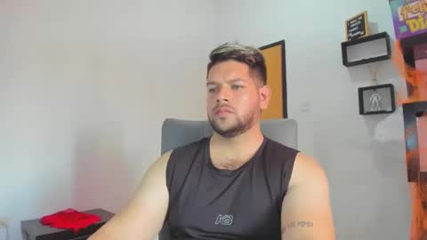 Snapshot of angelcute3 chatting on 10.30.25 angel online show from 10.30.25