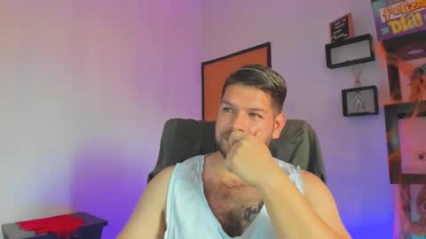 Snapshot of angelcute3 chatting on 10.31.25 angel online show from 10.31.25