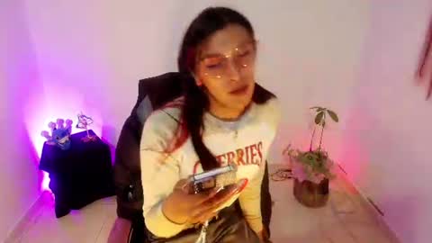 Snapshot of angele_johnson chatting on 06.24.26 angele online show from 06.24.26