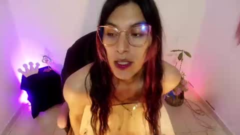 Snapshot of angele_johnson chatting on 07.14.26 angele online show from 07.14.26