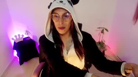 Snapshot of angele_johnson chatting on 07.17.26 angele online show from 07.17.26