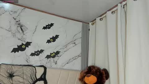 Snapshot of angeli_sexi chatting on 10.22.25 Carolina online show from 10.22.25