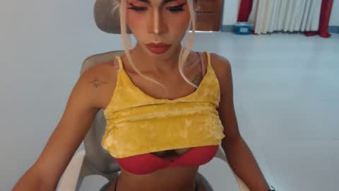 DIVINE ANGEL online show from 09.15.25