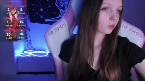 Snapshot of angelic_pearl chatting on 04.10.26 Mia online show from 04.10.26