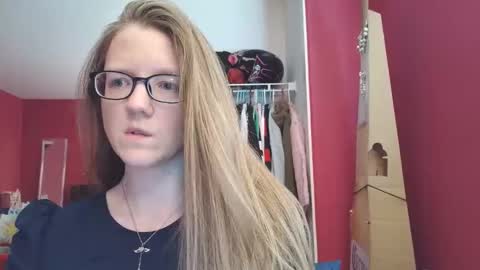Snapshot of angelicangel3 chatting on 05.18.26 AngelicAngel online show from 05.18.26