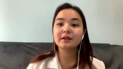 Snapshot of angelicuccello chatting on 03.25.26 Kira is here now help me get 50 thumbs up pls online show from 03.25.26