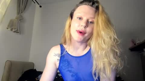 Snapshot of angelikaburn chatting on 12.22.25 Angelika online show from 12.22.25