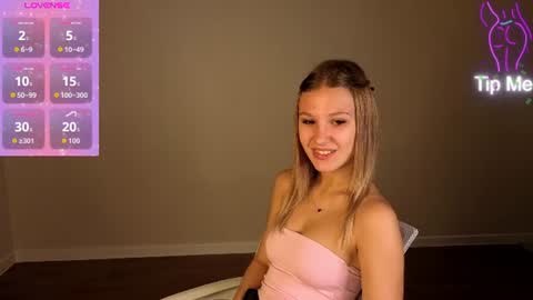 Snapshot of angelina_becker chatting on 06.21.26 Angelina online show from 06.21.26