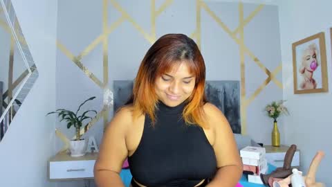 Snapshot of angelina_castro12 chatting on 02.21.25 Angelina online show from 02.21.25