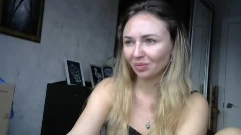 angelinalove28 online show from 11.23.25