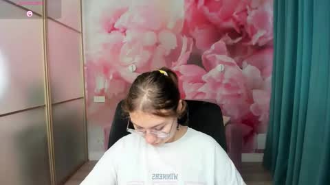 AngelinaLow online show from 10.27.25