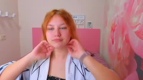 Snapshot of angelinalow chatting on 04.18.26 AngelinaLow online show from 04.18.26