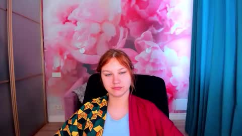 Snapshot of angelinalow chatting on 04.21.26 AngelinaLow online show from 04.21.26