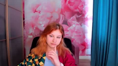 Snapshot of angelinalow chatting on 04.24.26 AngelinaLow online show from 04.24.26