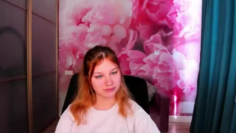 Snapshot of angelinalow chatting on 04.28.26 AngelinaLow online show from 04.28.26