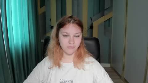Snapshot of angelinalow chatting on 04.30.26 AngelinaLow online show from 04.30.26