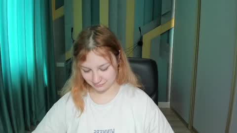 Snapshot of angelinalow chatting on 05.04.26 AngelinaLow online show from 05.04.26