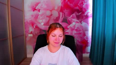 Snapshot of angelinalow chatting on 05.05.26 AngelinaLow online show from 05.05.26